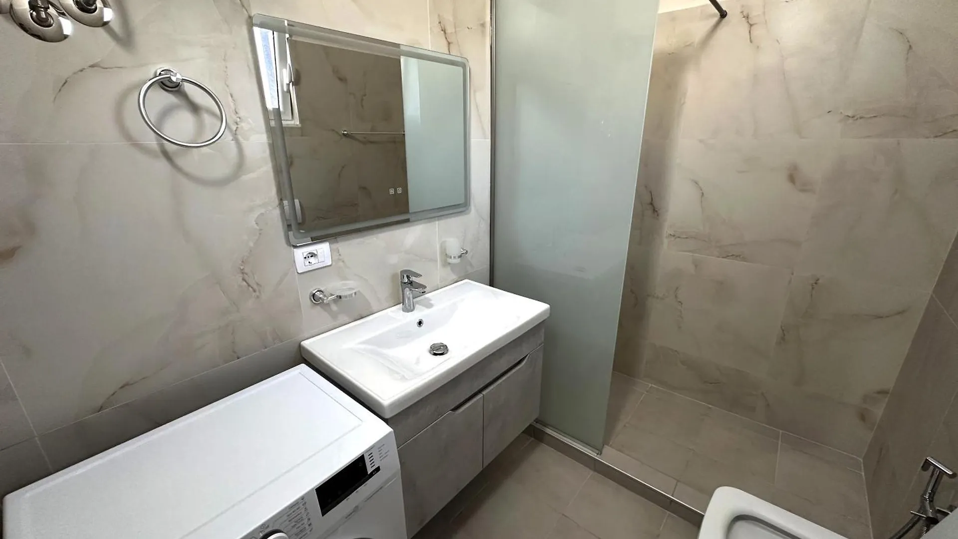 Flutura Apartments Vlorë 0*,  Albanien